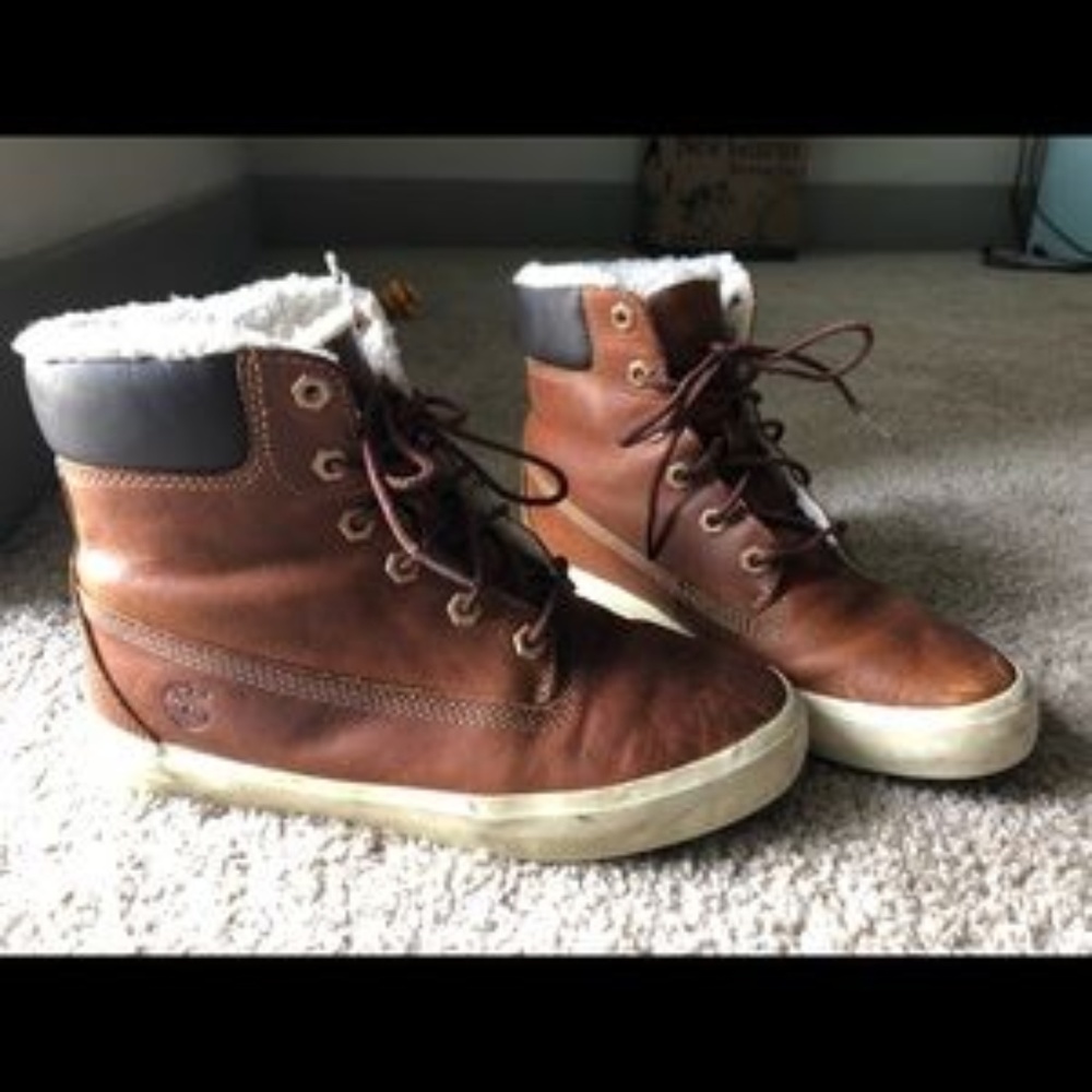 Size 6.5 distressed leather Timberland boots